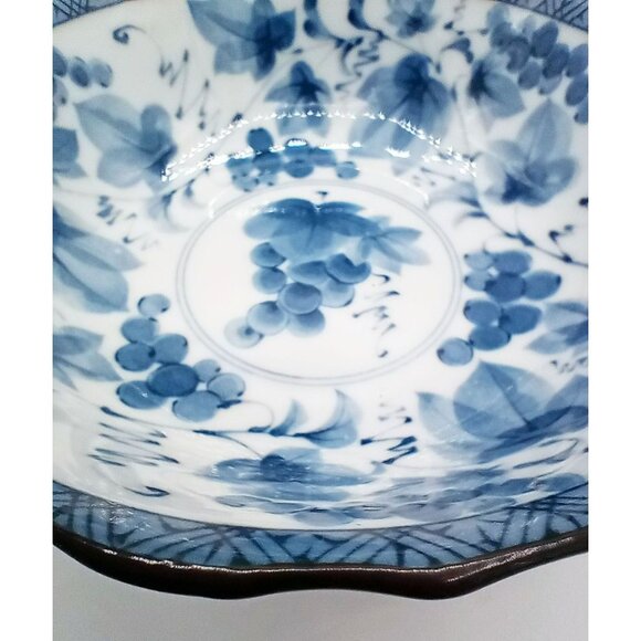 Vintage Japanese Blue White Porcelain Bowls Grapevine Scalloped Rim Set of 2 - Picture 8 of 16